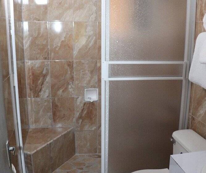 هتل Tamarind Tree Resort