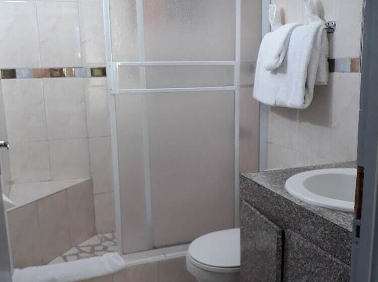 هتل Tamarind Tree Resort