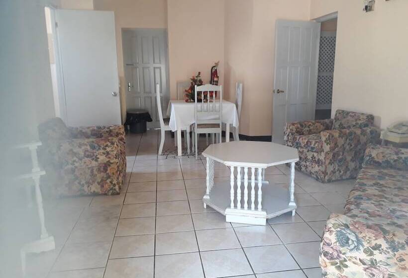 هتل Tamarind Tree Resort