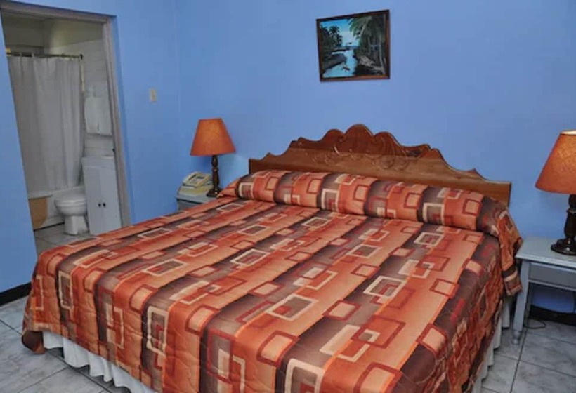 هتل Tamarind Tree Resort