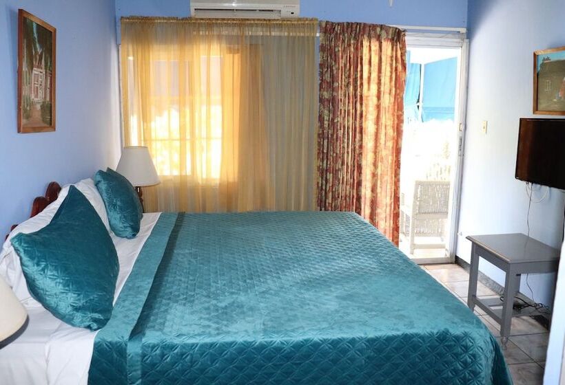 هتل Tamarind Tree Resort