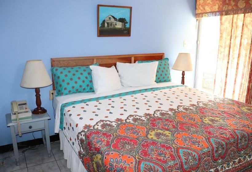 هتل Tamarind Tree Resort