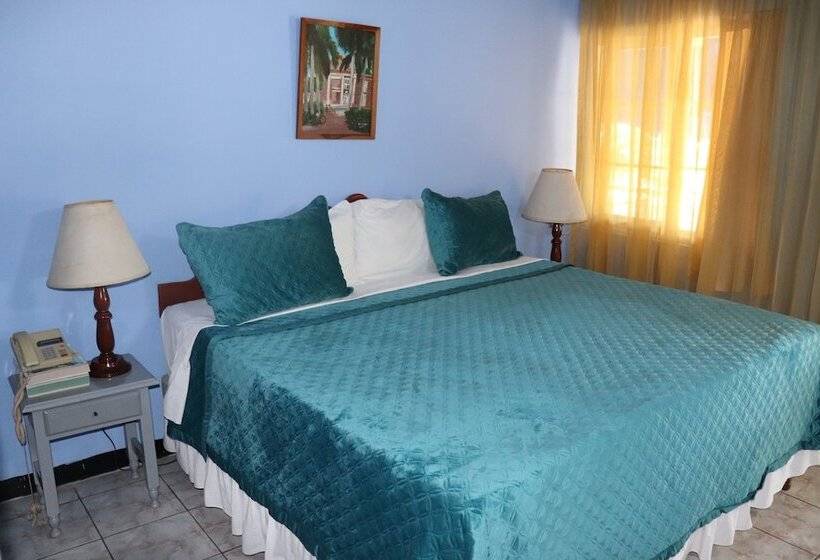 هتل Tamarind Tree Resort