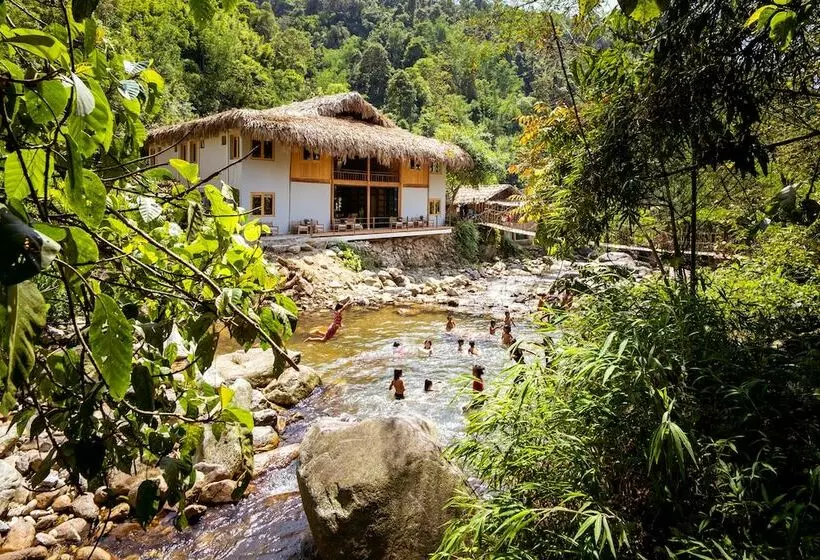 هتل Topas Riverside Lodge