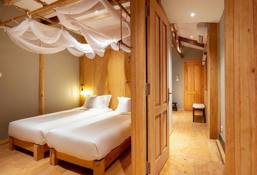 هتل Topas Riverside Lodge