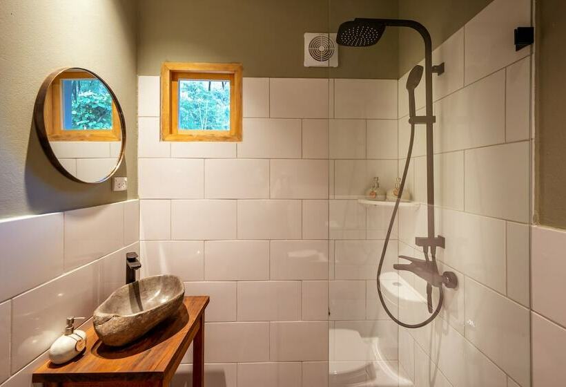 هتل Topas Riverside Lodge