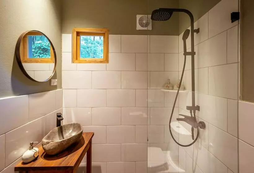 هتل Topas Riverside Lodge
