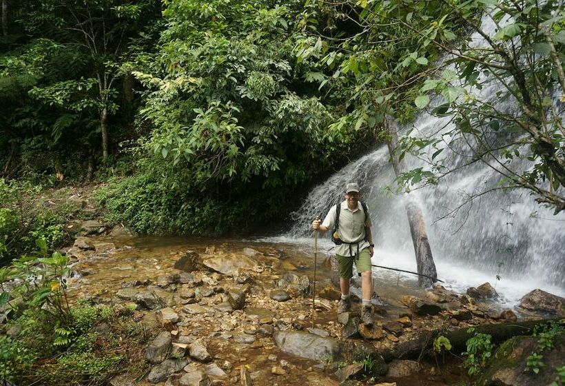 هتل Topas Riverside Lodge