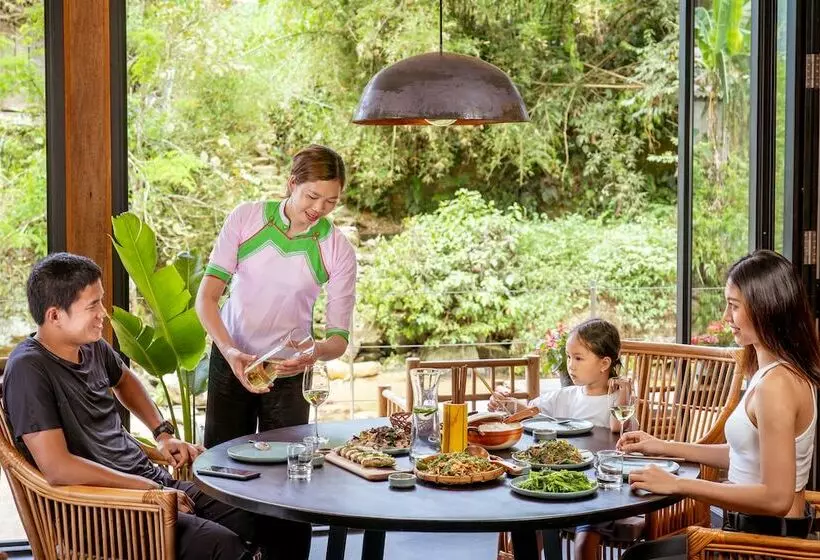 هتل Topas Riverside Lodge