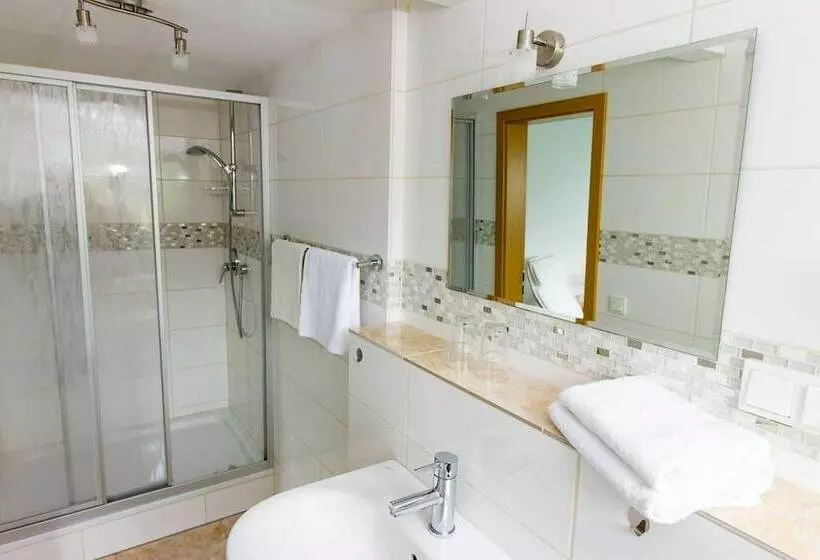 Hotelli Weinhaus Moselblick