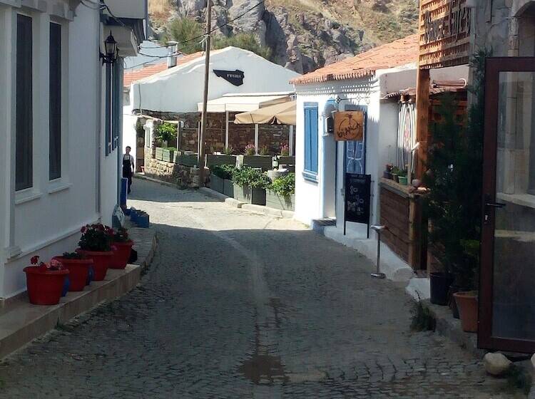 پانسیون Mermaid Boutique