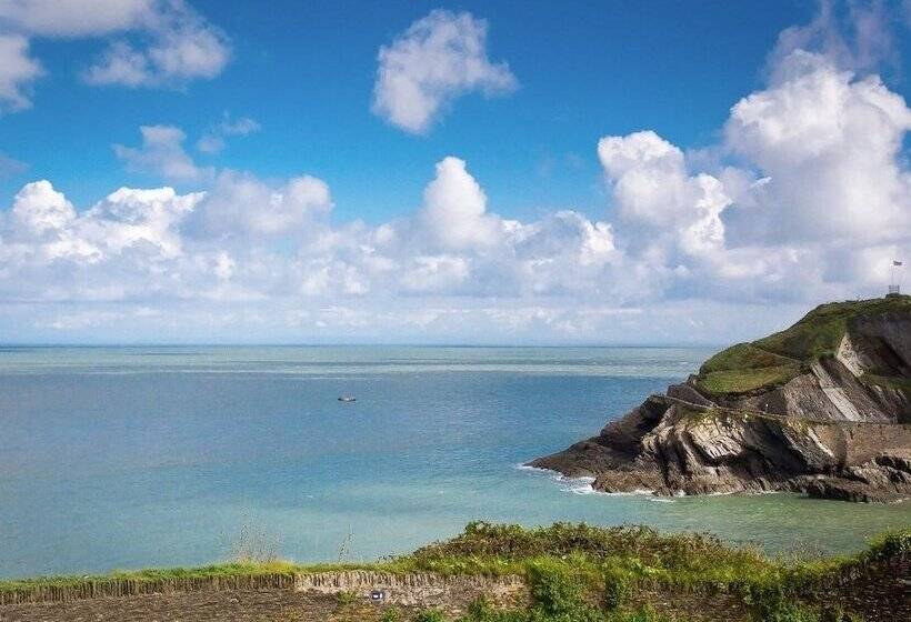 Apartment 4 Granville Point