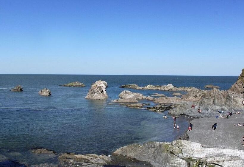 Apartment 4 Granville Point