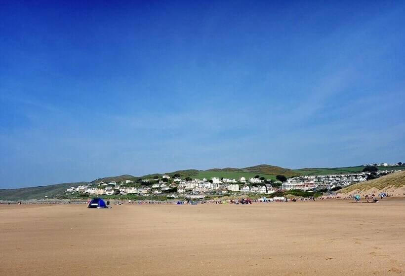 Apartment 4 Granville Point