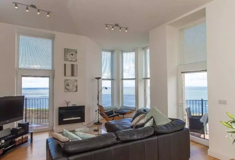 Apartment 4 Granville Point