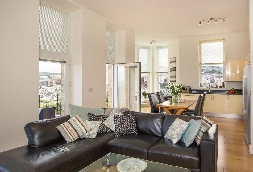 Apartment 4 Granville Point