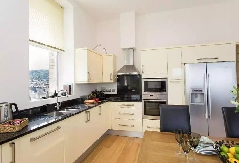 Apartment 4 Granville Point