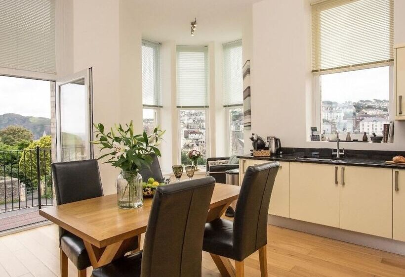 Apartment 4 Granville Point