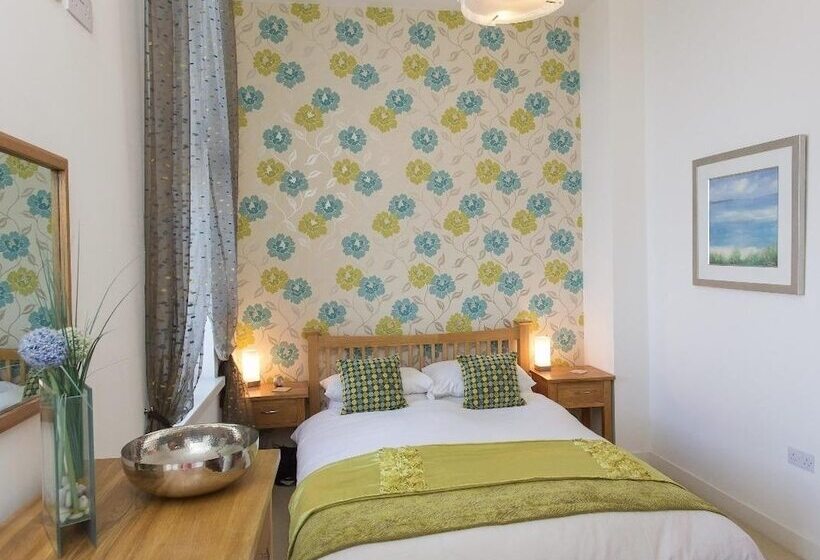 Apartment 4 Granville Point