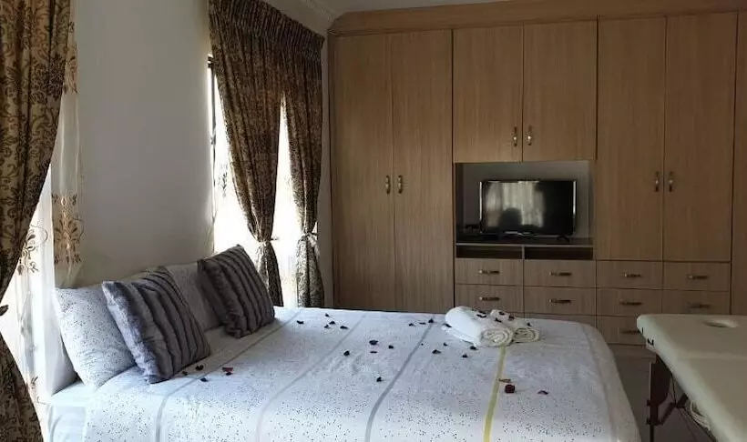 Aamiaismajoitus (B&B) Kwa Mosele Bnb