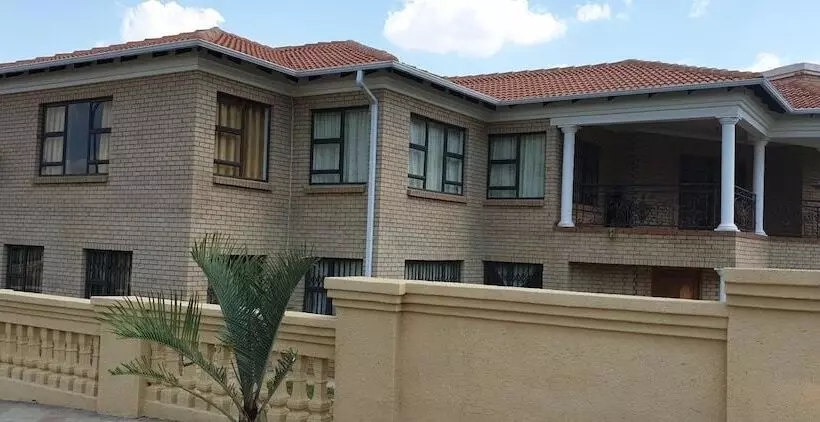 Aamiaismajoitus (B&B) Kwa Mosele Bnb