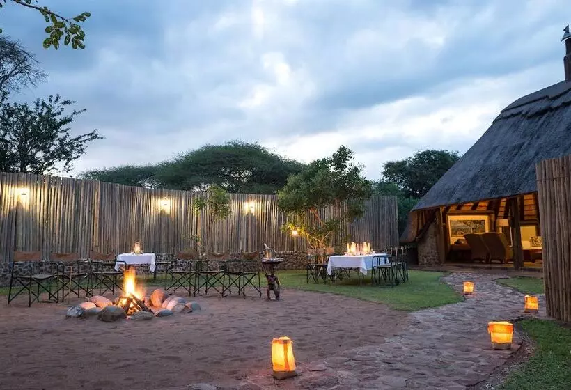Hotelli Rhino River Lodge