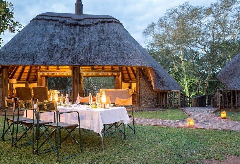 فندق Rhino River Lodge