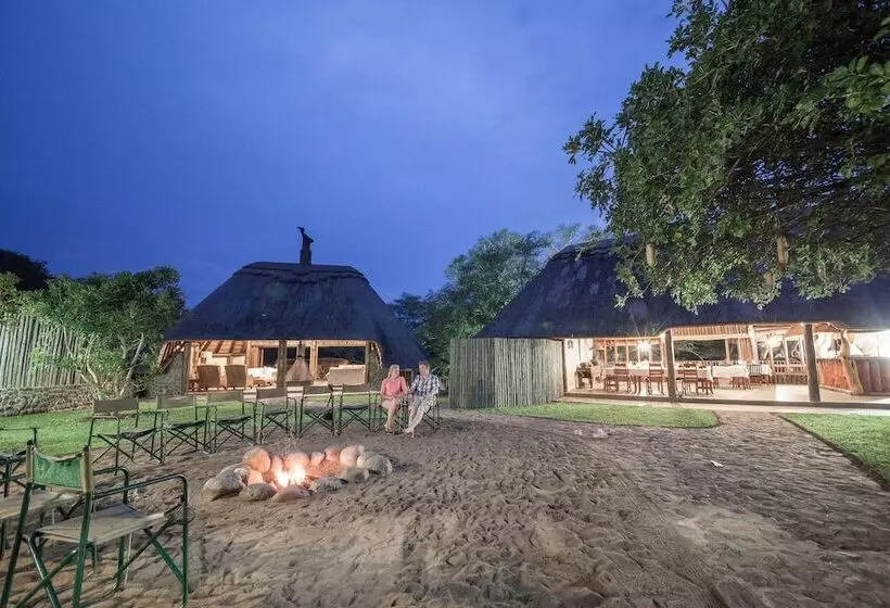 Hotelli Rhino River Lodge