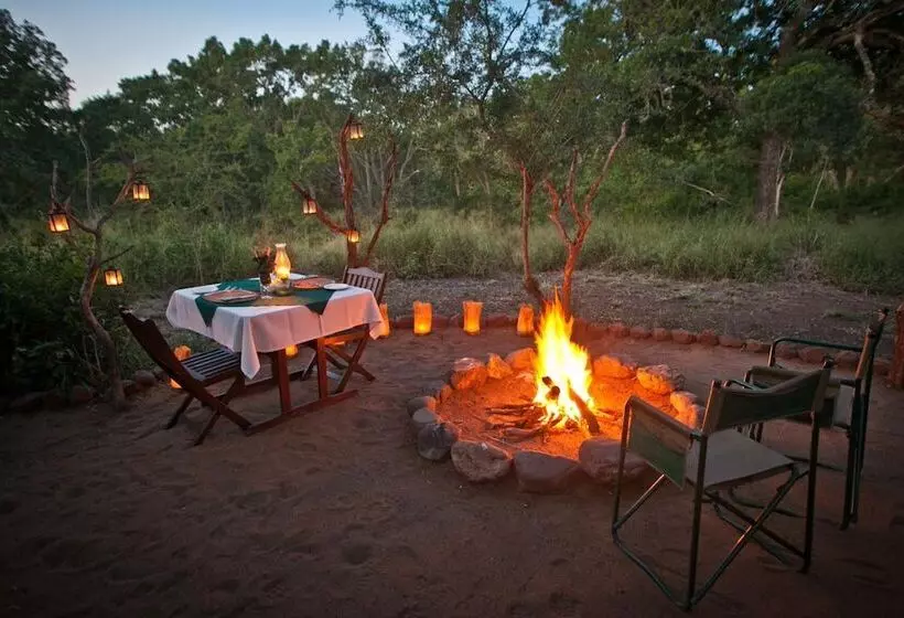 Hotelli Rhino River Lodge