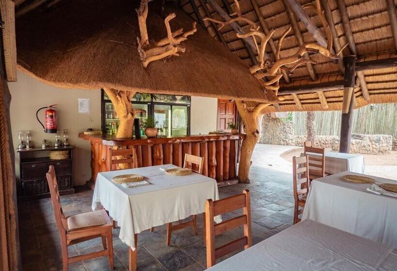 فندق Rhino River Lodge
