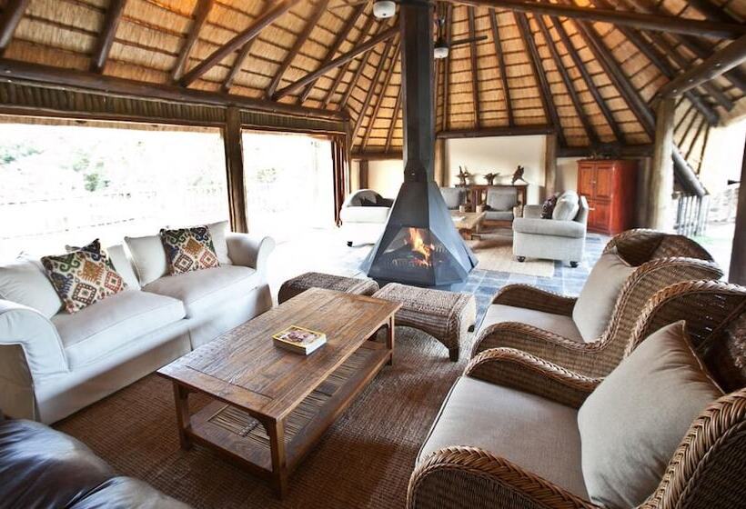 فندق Rhino River Lodge