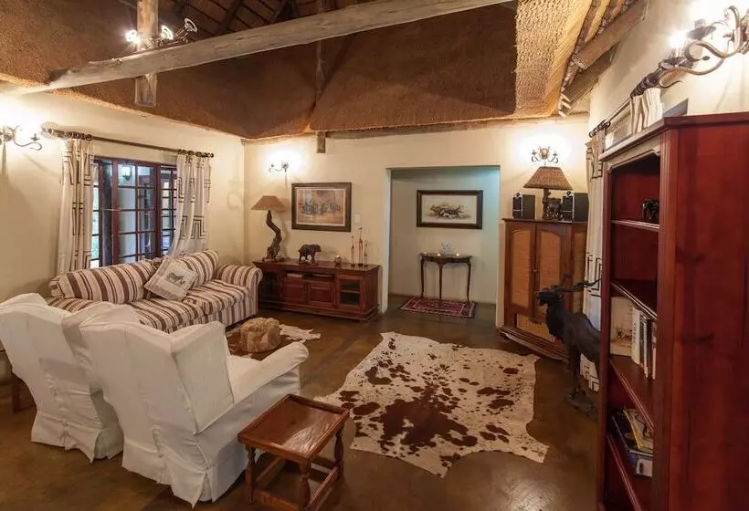 Hotelli Rhino River Lodge