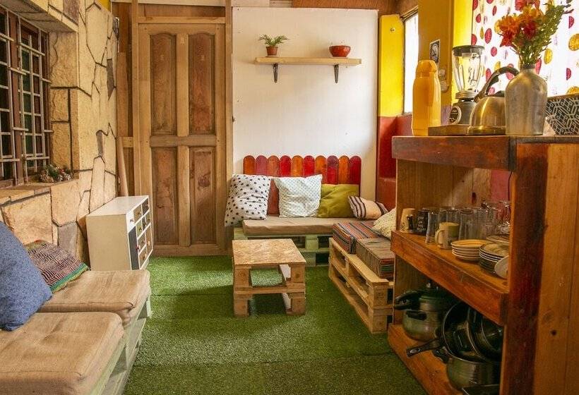 פנסיון Pakocha House & Lodging