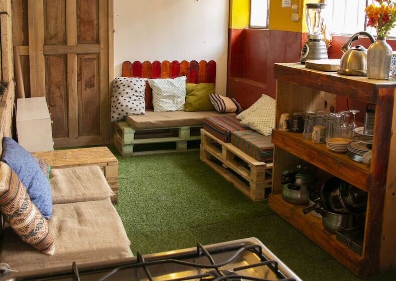 פנסיון Pakocha House & Lodging