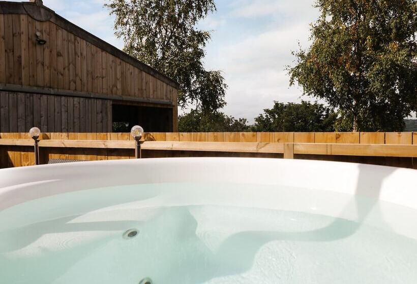 Rowan Bank, Jacobs Wood