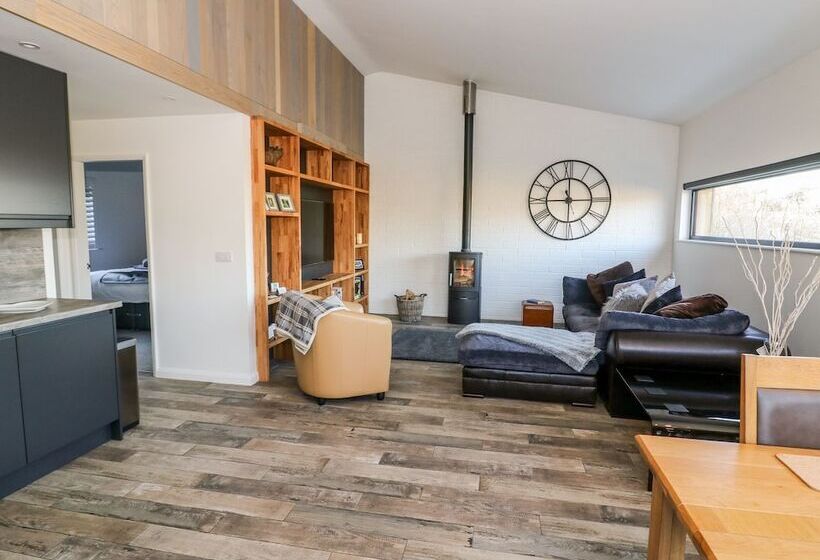 Rowan Bank, Jacobs Wood