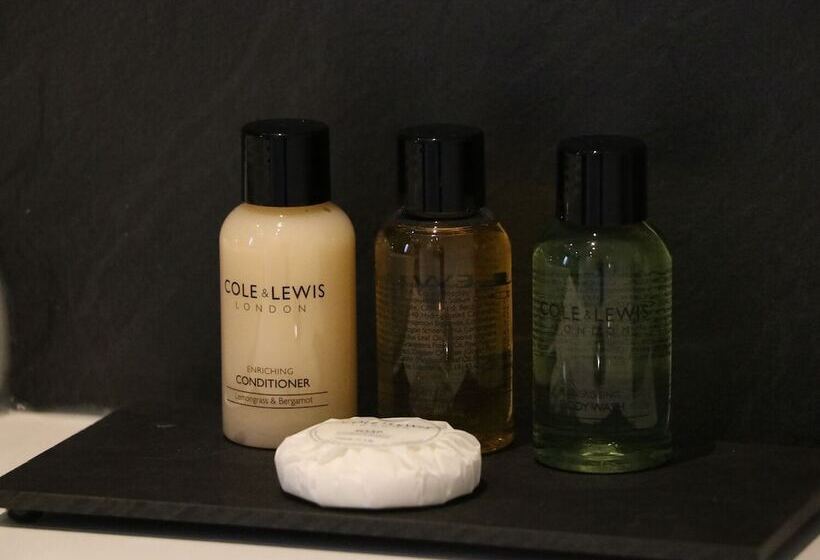 Rowan Bank, Jacobs Wood