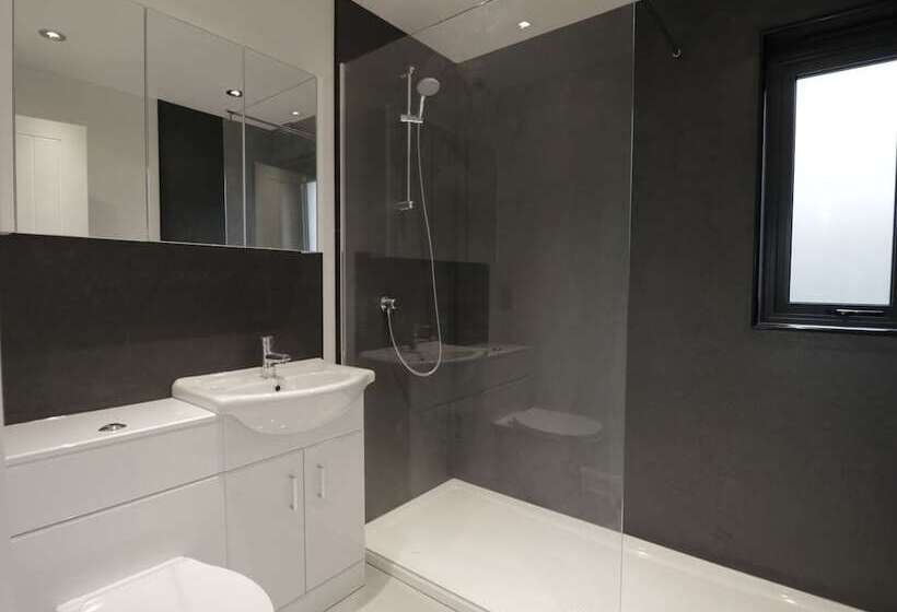 Rowan Bank, Jacobs Wood