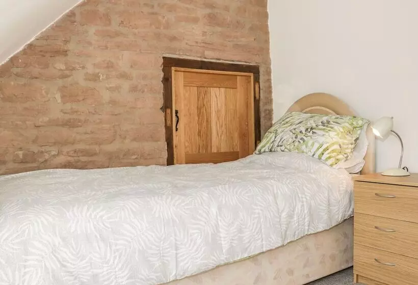 The Cow Byre, Heath Farm