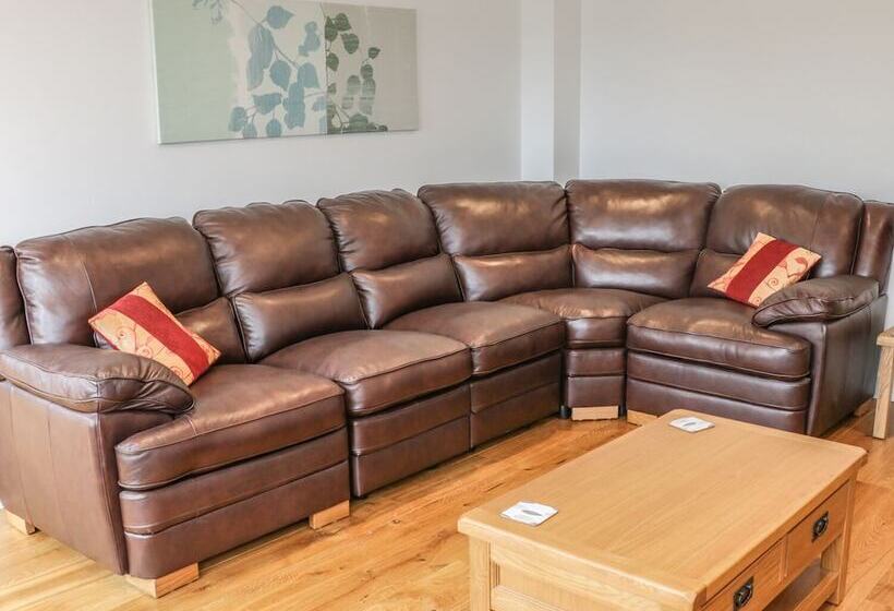 The Cow Byre, Heath Farm