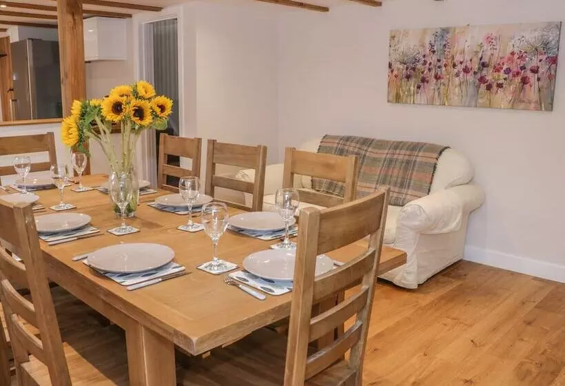 The Cow Byre, Heath Farm