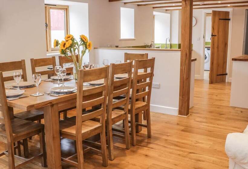 The Cow Byre, Heath Farm