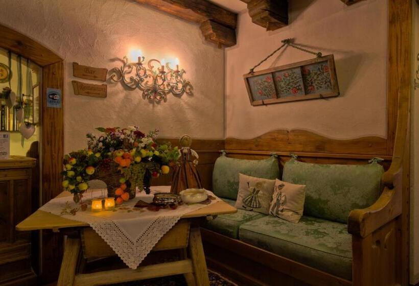 Digonera Historic Hotel B&b