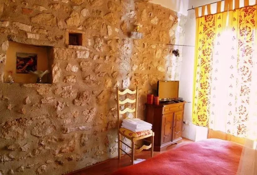 Отель Guest House Il Borgo Di Sempronio