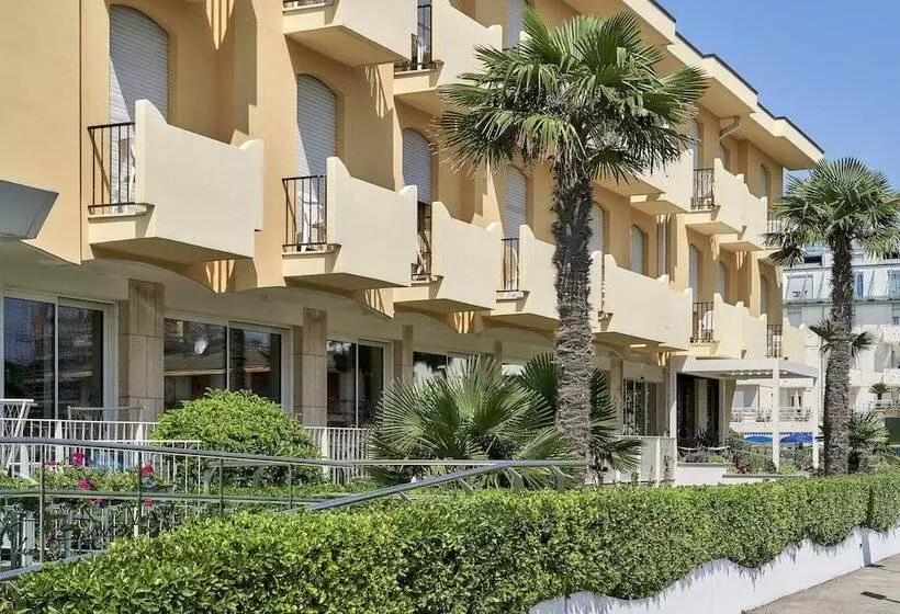 فندق Junior Family