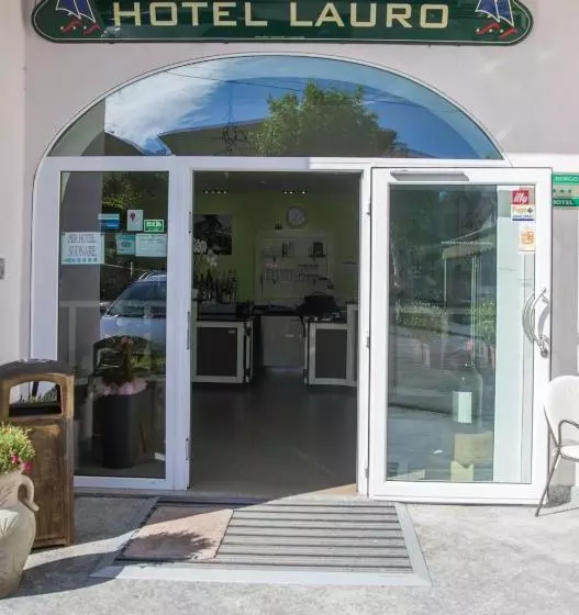ホテル Lauro