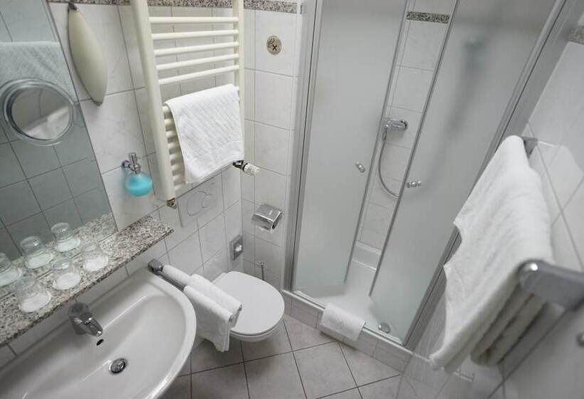 ホテル Sauer Garni