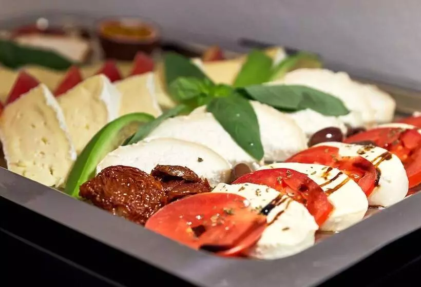 Отель Walther V.d. Vogelweide Superior