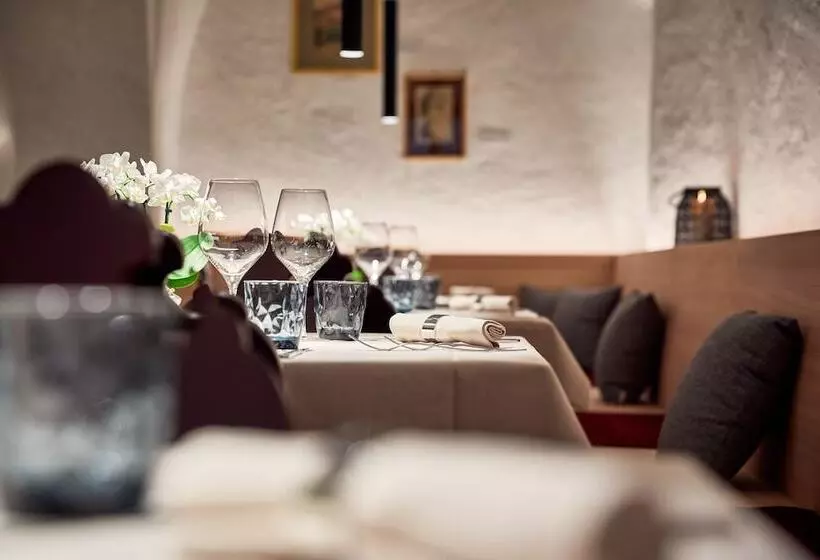 Отель Walther V.d. Vogelweide Superior