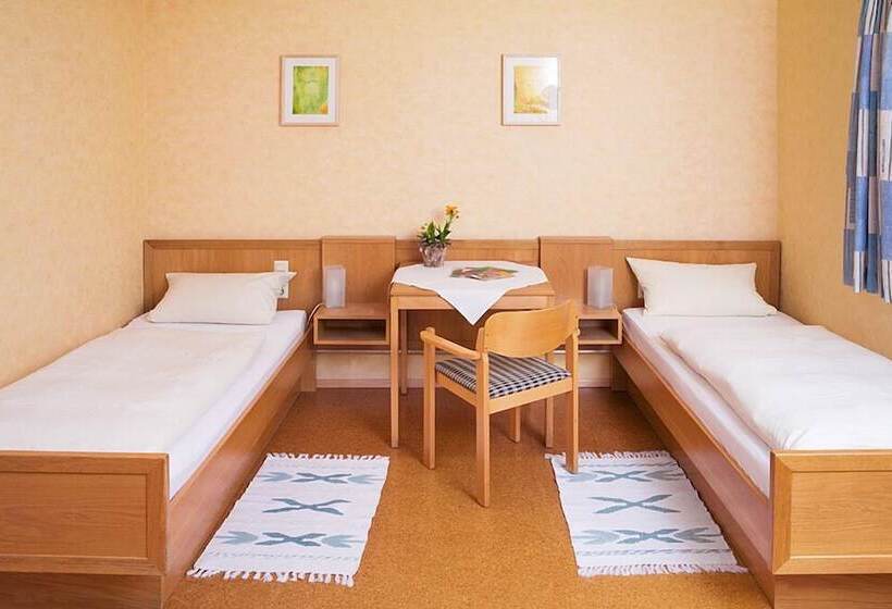 بنسيون Landhotel Oßwald